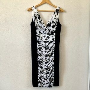 WHBM INSTANTLY SLIMMING Ruched Floral Dress black white size 10
